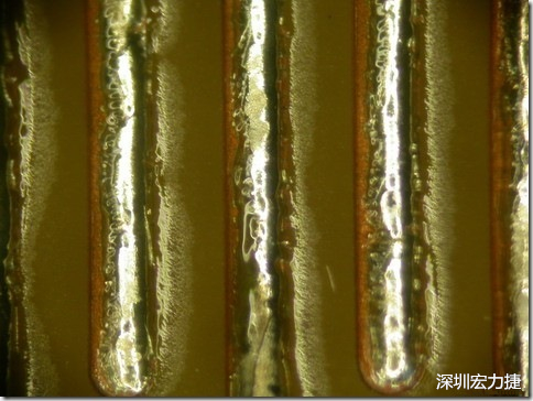 經(jīng)過168小時(shí)的高溫高濕環(huán)境實(shí)驗(yàn)后，此錫膏的最低SIR還可達(dá)到500,000,000 ohms，取LOG10為108.70，但是可以看到焊錫的邊上還有未吃錫的露銅，表示其吃錫狀況比較差