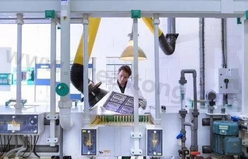 理想狀態(tài)下自動(dòng)化生產(chǎn)線大約能節(jié)省傳統(tǒng)企業(yè)50%的人力成本，良率可提升至98%。