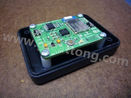 熱熔膠的牢固程度，對于非高振動的應用來說已經(jīng)很足夠，而且如果你想要讓盒子另作他途，支架也可以拿掉，用酒精磨擦即可移除熱熔膠。