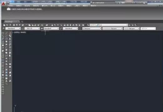 打開AUTO CAD軟件，新建一個CAD文件，在插入的菜單中選擇插入點陣圖像